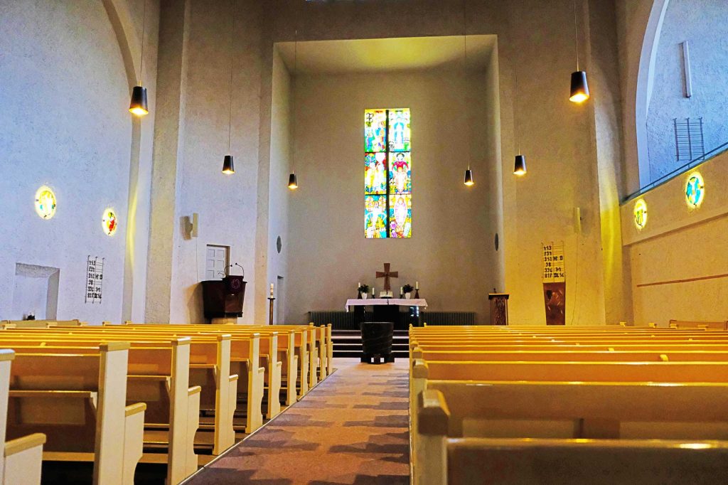 On Sundays almost all rows are occupied 