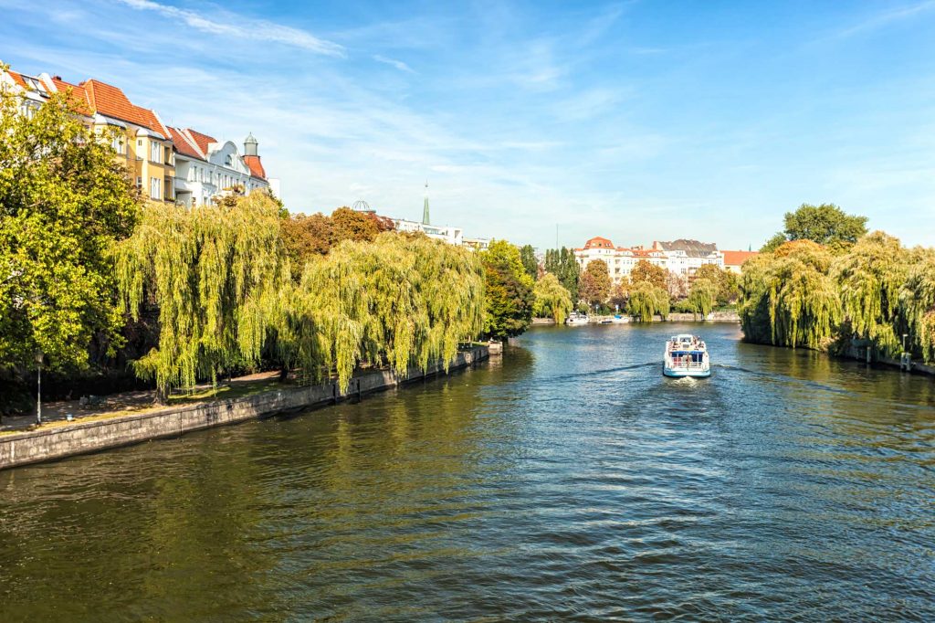 Leben am Fluss. Deine Wohnung liegt direkt an der Spree.
